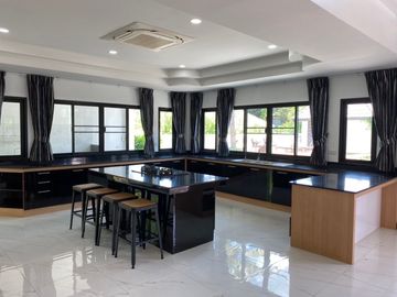 2 storey detached house sale 22MB, with tenant 100KB,440 sqWa., 5 bedrooms, 6 bathrooms, swimming pool, near Mae Jo Municipality, San Sai District, Ch