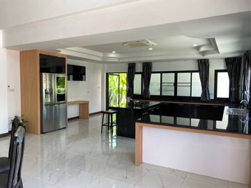 2 storey detached house sale 22MB, with tenant 100KB,440 sqWa., 5 bedrooms, 6 bathrooms, swimming pool, near Mae Jo Municipality, San Sai District, Ch