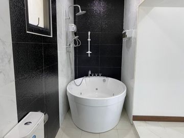 2 storey detached house sale 22MB, with tenant 100KB,440 sqWa., 5 bedrooms, 6 bathrooms, swimming pool, near Mae Jo Municipality, San Sai District, Ch