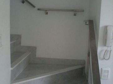 ALQUILO DUPLEX DE UN DORMITORIO AMOBLADO Y EQUIPADO