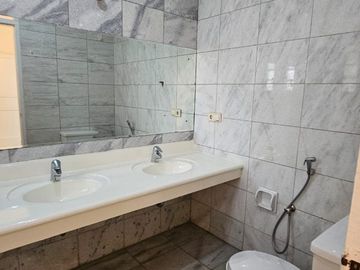 Disewakan Rumah Taman Giri Loka BSD City Tangerang Selatan Bagus Rapih Nyaman Siap Huni