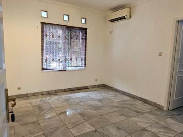 Disewakan Rumah Taman Giri Loka BSD City Tangerang Selatan Bagus Rapih Nyaman Siap Huni