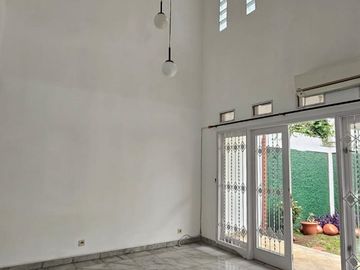 Disewakan Rumah Taman Giri Loka BSD City Tangerang Selatan Bagus Rapih Nyaman Siap Huni