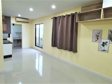 ขาย ทาวน์โฮม 2 ชั้น หมู่บ้าน กานดาเพลส วงแหวน-ลำลูกกาคลอง 6 หลังมุม 4 ห้องนอน 2 ห้องน้ำ พื้นที่ : 20.8 ตรว. ต่อเติมหลังคาจอดรถและห้องครัวพร้อม ทำเลดี 