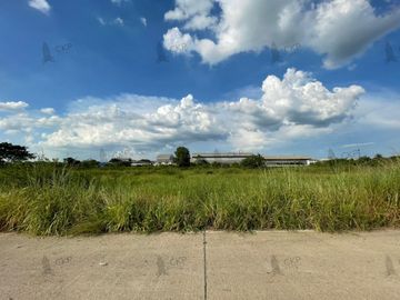 Land for sale, 300 square meters, Khlong Chet Subdistrict, Khlong Luang District, Pathum Thani, beautiful on the road.