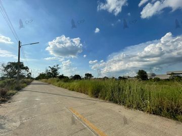 Land for sale, 300 square meters, Khlong Chet Subdistrict, Khlong Luang District, Pathum Thani, beautiful on the road.