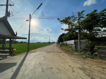 Land for sale, 300 square meters, Khlong Chet Subdistrict, Khlong Luang District, Pathum Thani, beautiful on the road.