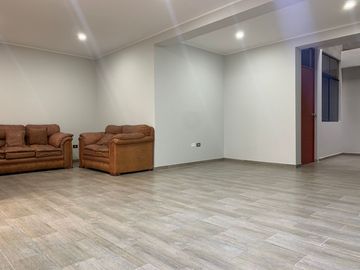 VENTA DE CASA EDIFICIO COMERCIAL, FRENTE AL MEGAPUERTO CHANCAY, 232 M2, PARA EDIFICAR 4 PISOS