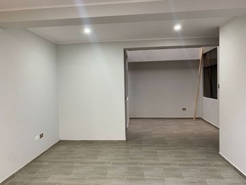 VENTA DE CASA EDIFICIO COMERCIAL, FRENTE AL MEGAPUERTO CHANCAY, 232 M2, PARA EDIFICAR 4 PISOS