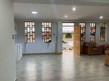 VENTA DE CASA EDIFICIO COMERCIAL, FRENTE AL MEGAPUERTO CHANCAY, 232 M2, PARA EDIFICAR 4 PISOS