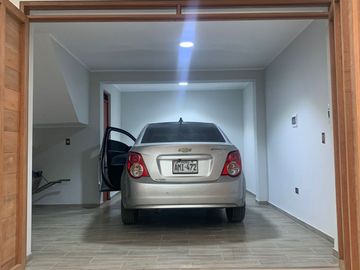 VENTA DE CASA EDIFICIO COMERCIAL, FRENTE AL MEGAPUERTO CHANCAY, 232 M2, PARA EDIFICAR 4 PISOS