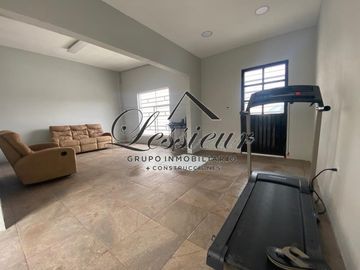 CASA EN VENTA DE UNA PLANTA, COL. EN SALVARCAR
