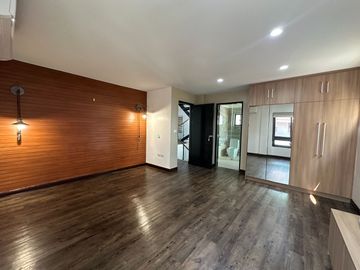 PNM - FOR SALE: 5 Bedroom House & Lot in Cinco Hermanos Subd., Marikina