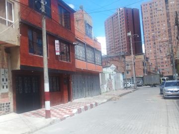VENDO CASA  HERMOSA  Y RENTABLE  EN  BOSA LA  LIBERTAD.