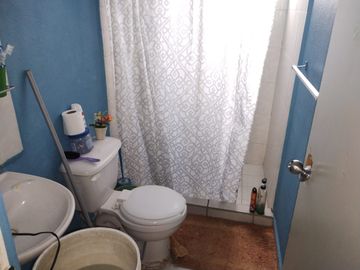 CASA DUPLEX, VENDO LA PLANTA BAJA, CON TERRENO EXCEDENTE.