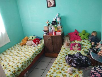 CASA DUPLEX, VENDO LA PLANTA BAJA, CON TERRENO EXCEDENTE.