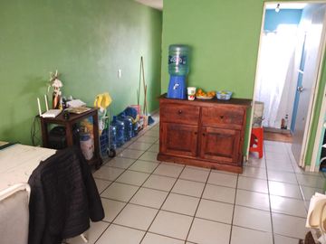 CASA DUPLEX, VENDO LA PLANTA BAJA, CON TERRENO EXCEDENTE.