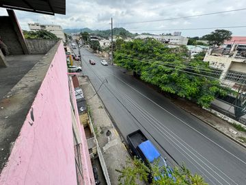 Se Vende Casa Rentera con Terreno Esquinero en Centro de Guayaquil.