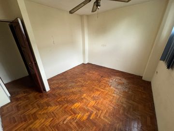 Se Vende Casa Rentera con Terreno Esquinero en Centro de Guayaquil.