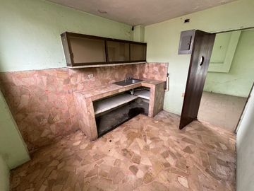 Se Vende Casa Rentera con Terreno Esquinero en Centro de Guayaquil.