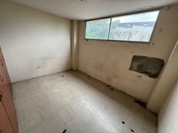 Se Vende Casa Rentera con Terreno Esquinero en Centro de Guayaquil.
