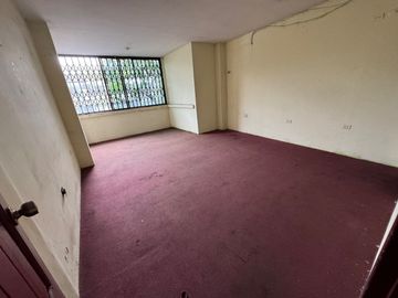 Se Vende Casa Rentera con Terreno Esquinero en Centro de Guayaquil.