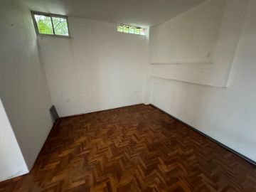 Se Vende Casa Rentera con Terreno Esquinero en Centro de Guayaquil.