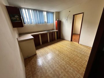 Se Vende Casa Rentera con Terreno Esquinero en Centro de Guayaquil.