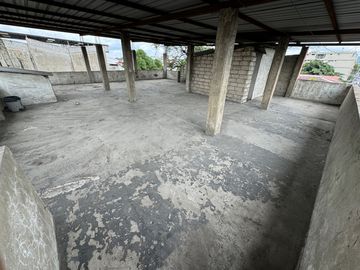 Se Vende Casa Rentera con Terreno Esquinero en Centro de Guayaquil.