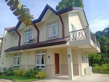 3 bedrooms in a peaceful and relaxing gated Golf Community For Sale in Silang Cavite near Tagaytay