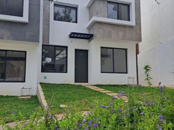 $2,300,000 En Cuernavaca, Una Casa Residencial Muy Cómoda con Alberca CIMA