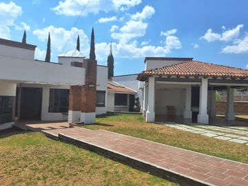 Venta residencia dentro del Club Campestre Erandeni