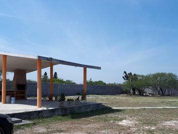 QUINTA Y TERRENO CON CASA EN VENTA EN PESQUERÍA