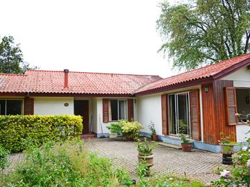 Quilpué, Parcela 3,8 Hás, productiva, casa 4 dormitorios +2 cabañas + piscina + pozo