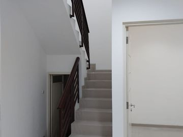 Rumah Baru Renov Pakuwon City Griya Asri dkt Mall San Diego San Antonio Surabaya Timur
