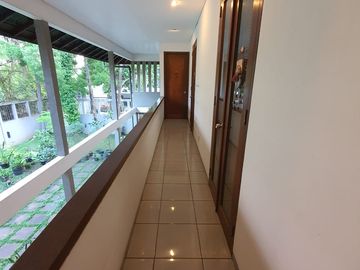 Rumah Nyaman Masuk Komplek, 200 Meter Ke Jalan Veteran Raya