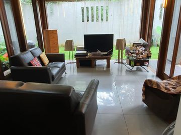 Rumah Nyaman Masuk Komplek, 200 Meter Ke Jalan Veteran Raya
