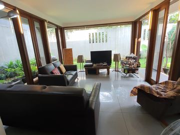 Rumah Nyaman Masuk Komplek, 200 Meter Ke Jalan Veteran Raya