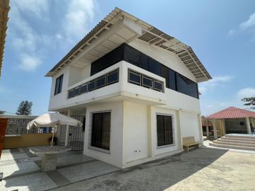 Casa de la playa en venta - vía data villamil