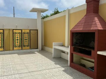 Casa de la playa en venta - vía data villamil