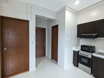 2 Bedroom Loft Condo Unit for Sale in Eton Parkview, Makati City