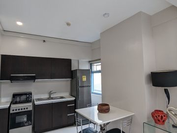 2 Bedroom Loft Condo Unit for Sale in Eton Parkview, Makati City