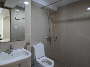 2 Bedroom Loft Condo Unit for Sale in Eton Parkview, Makati City