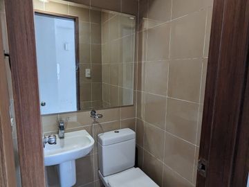 2 Bedroom Loft Condo Unit for Sale in Eton Parkview, Makati City