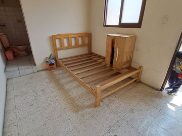 VENDO CASA DE 2 PISOS EN LA MOLINA -   CALLE LOS ECONOMOS - URB. SANTA FELICIA