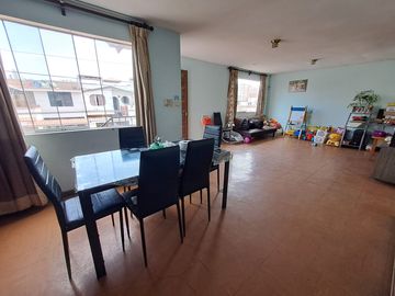VENDO CASA DE 2 PISOS EN LA MOLINA -   CALLE LOS ECONOMOS - URB. SANTA FELICIA