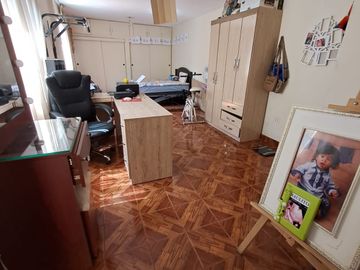 VENDO CASA DE 2 PISOS EN LA MOLINA -   CALLE LOS ECONOMOS - URB. SANTA FELICIA