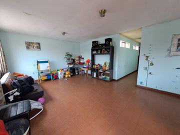 VENDO CASA DE 2 PISOS EN LA MOLINA -   CALLE LOS ECONOMOS - URB. SANTA FELICIA