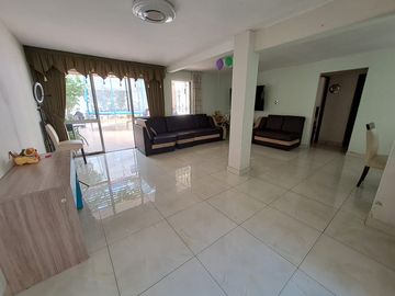 VENDO CASA DE 2 PISOS EN LA MOLINA -   CALLE LOS ECONOMOS - URB. SANTA FELICIA