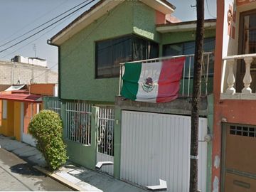 CASA EN VENTA EN LA COL. J. JIMÉNEZ CANTU, METEPEC, ESTADO DE MEXICO